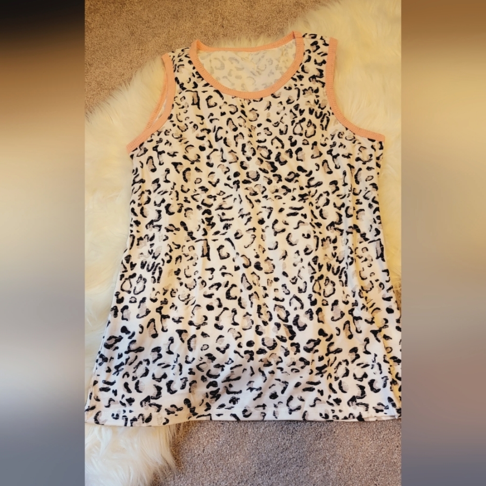 Womens pink trim leopard tank top. SIZE MEDIUM